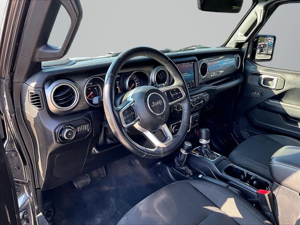 Used 2019 Jeep Wrangler Unlimited Sahara w/ Uconnect 4C Nav & Sound Group AWD/4WD image 15