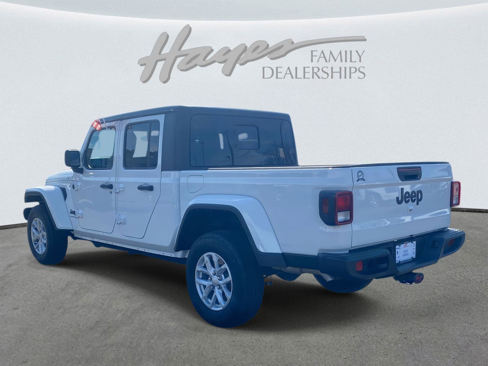 Certified 2023 Jeep Gladiator Sport image 6