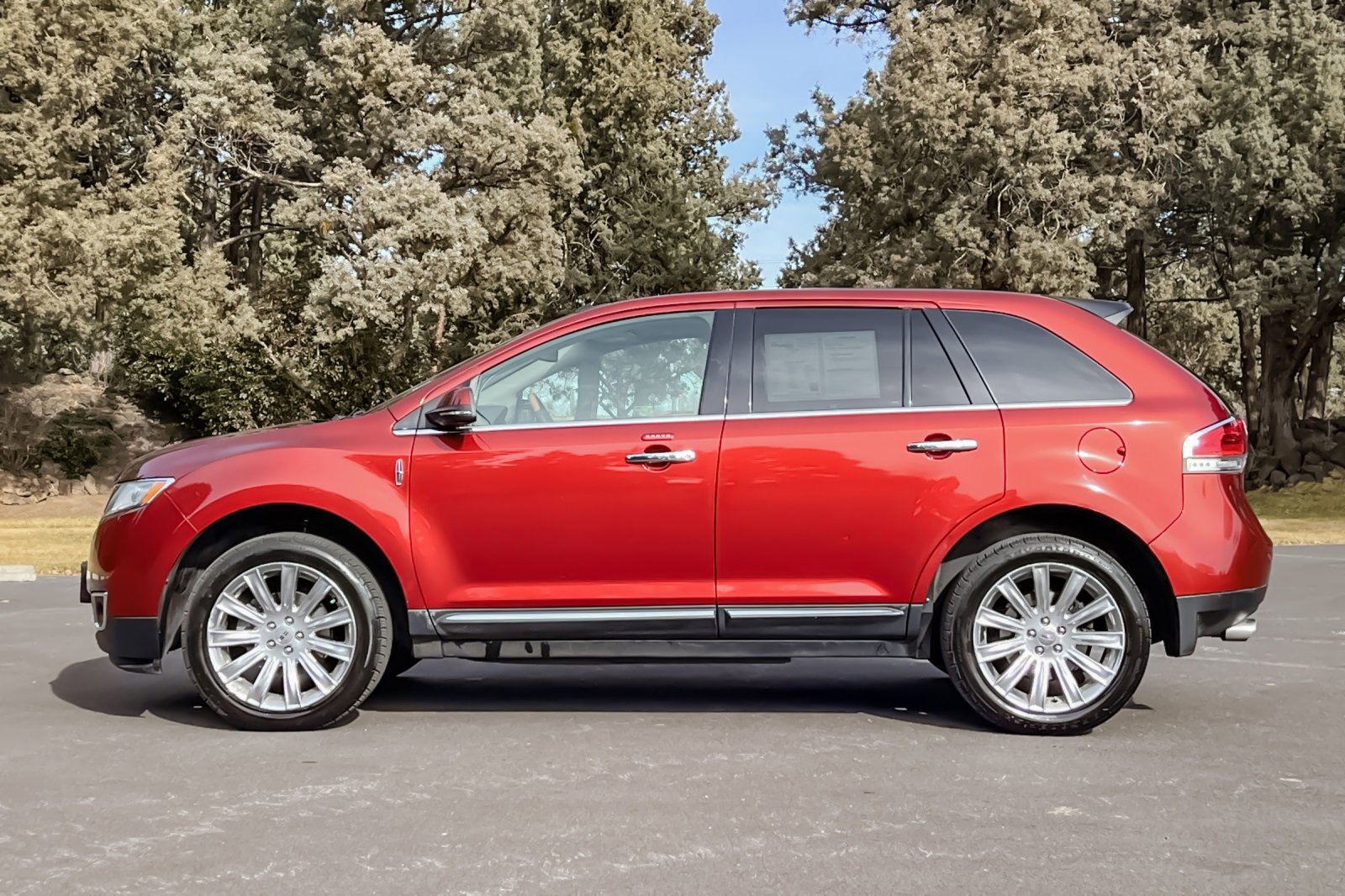 Used 2015 Lincoln MKX AWD w/ Equipment Group 102A image 8