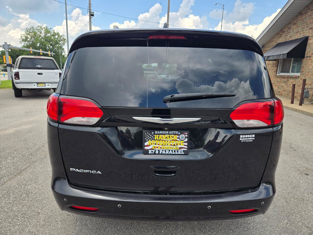 Used 2018 Chrysler Pacifica LX w/ Tire & Wheel Group FWD image 6