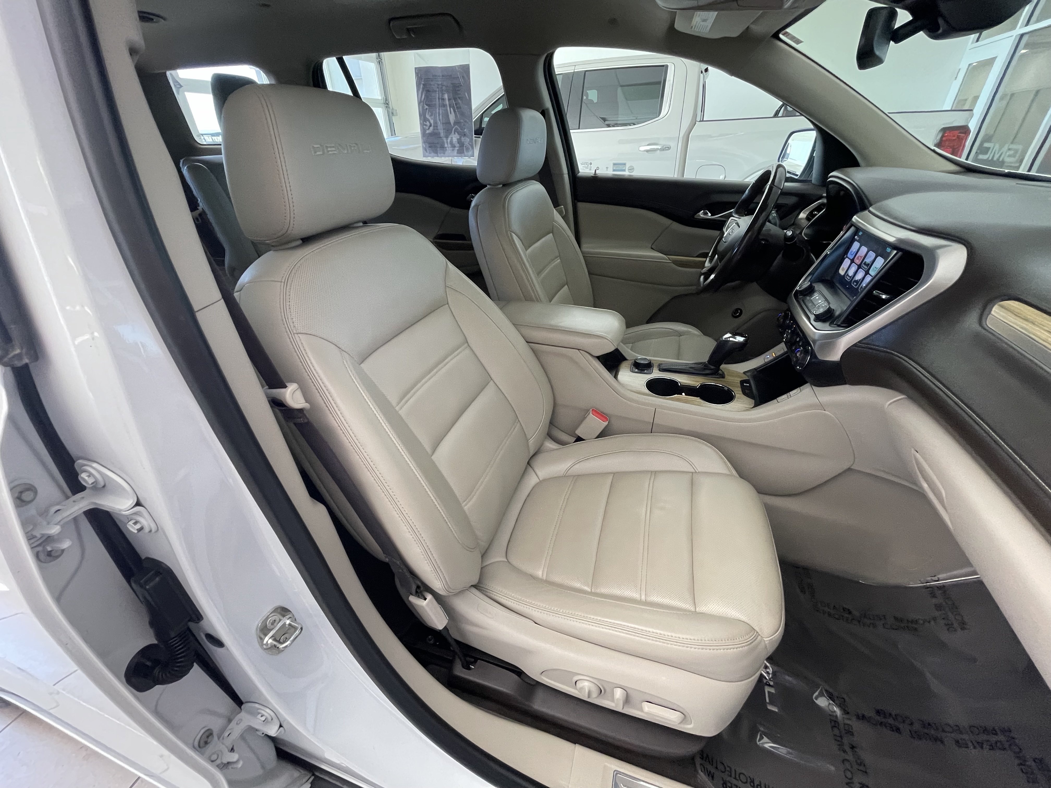 Used 2019 GMC Acadia Denali w/ Technology Package FWD image 13