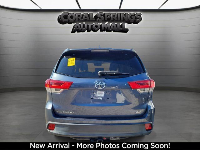 Used 2018 Toyota Highlander XLE image 3