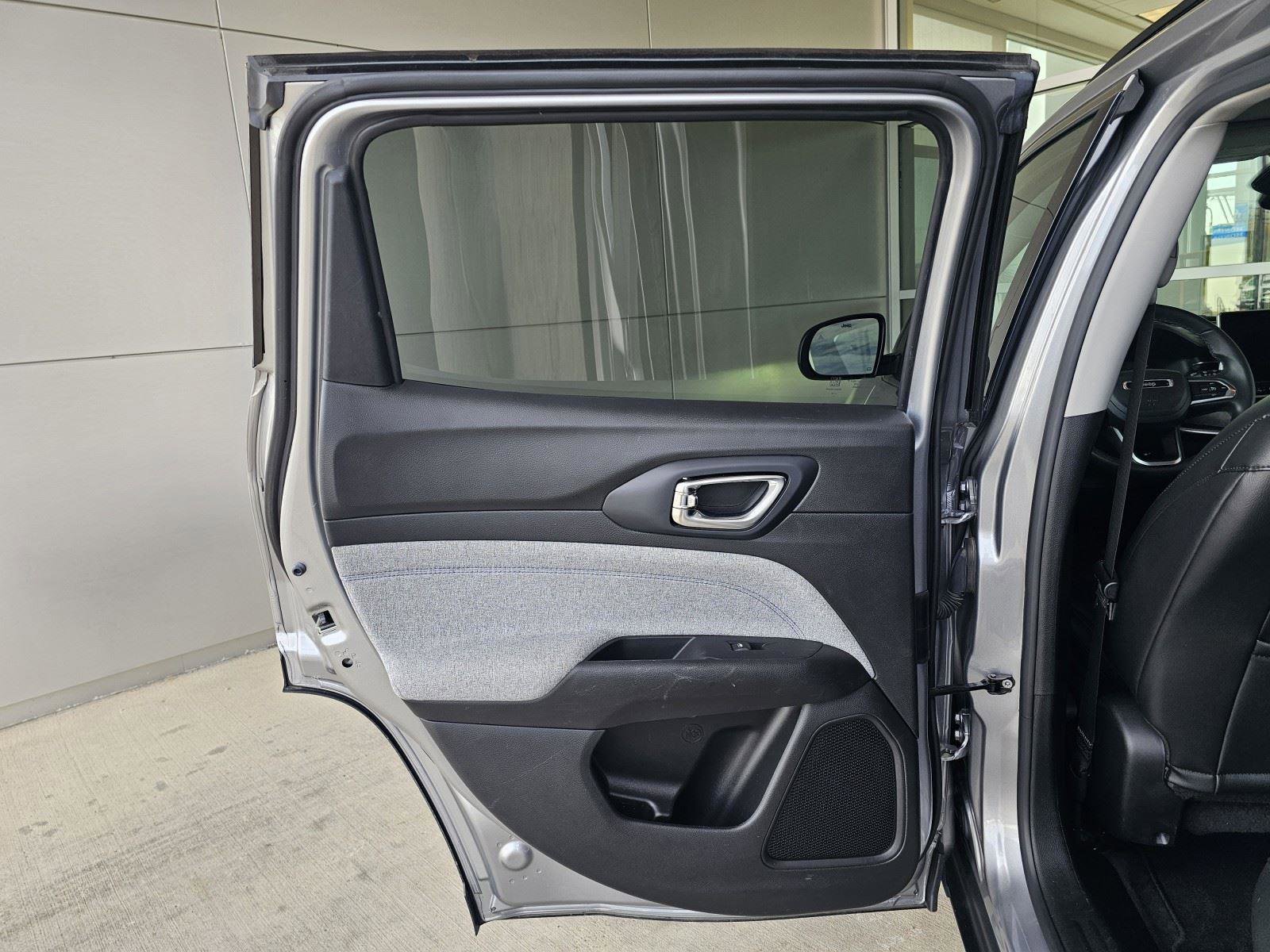 Used 2022 Jeep Compass Latitude image 16