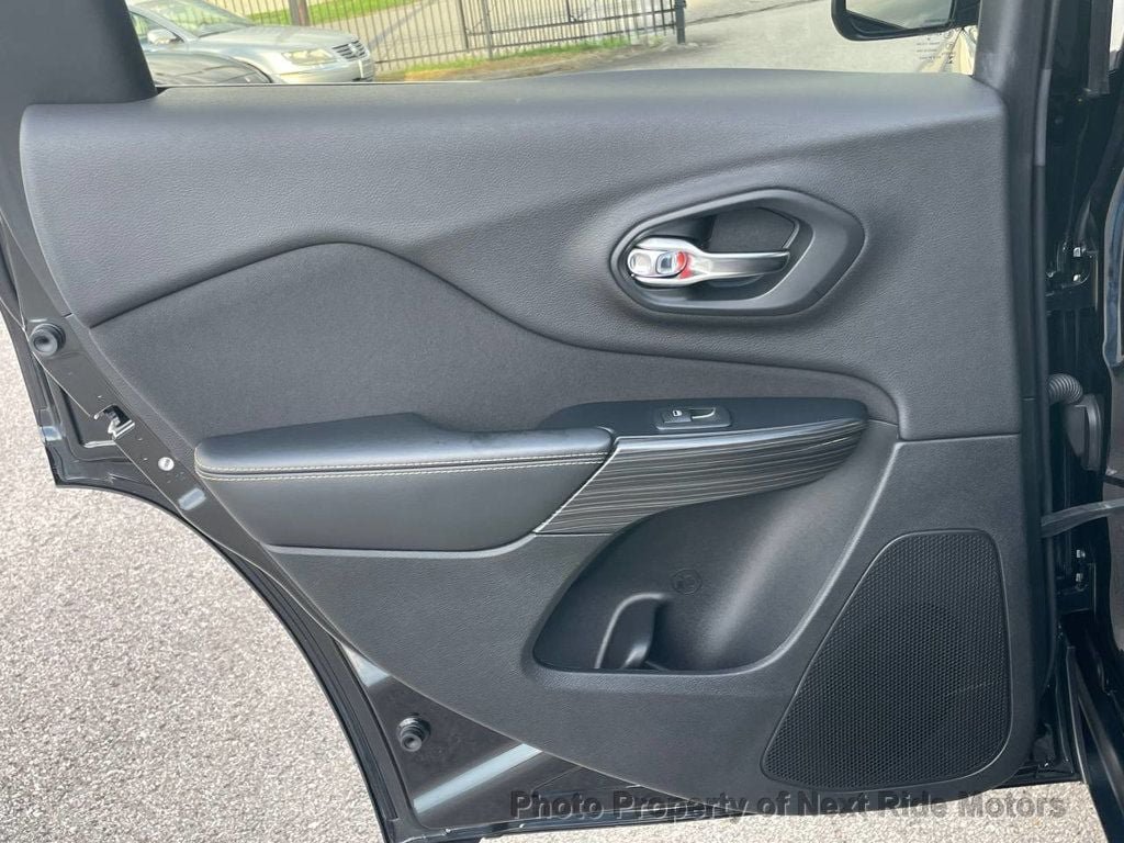 Used 2014 Jeep Cherokee Latitude FWD image 24