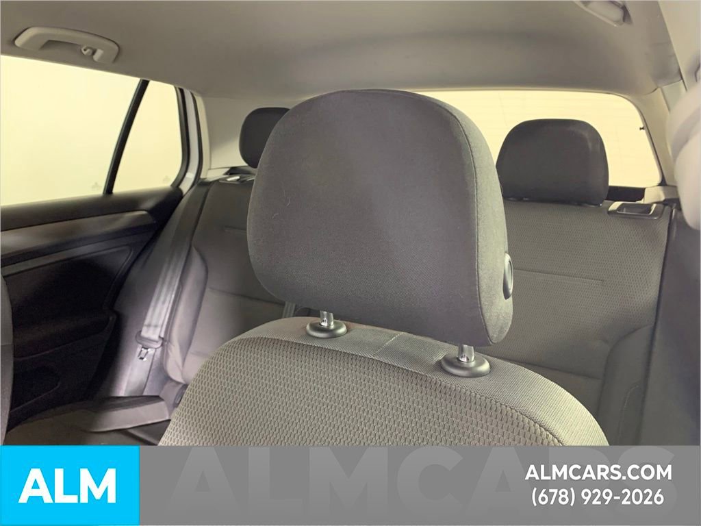 Used 2016 Volkswagen Golf S image 17