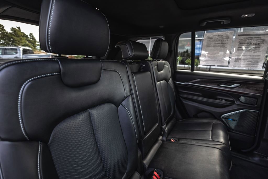 Used 2023 Jeep Grand Cherokee Overland w/ Rear Seat Video Group I AWD/4WD image 33