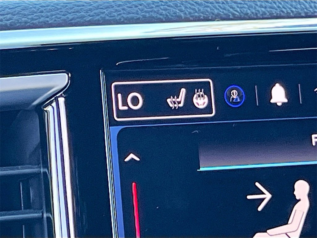 Certified 2024 Chrysler Pacifica Premium image 20