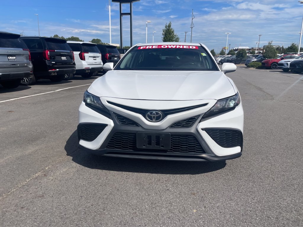 Used 2021 Toyota Camry SE FWD image 2