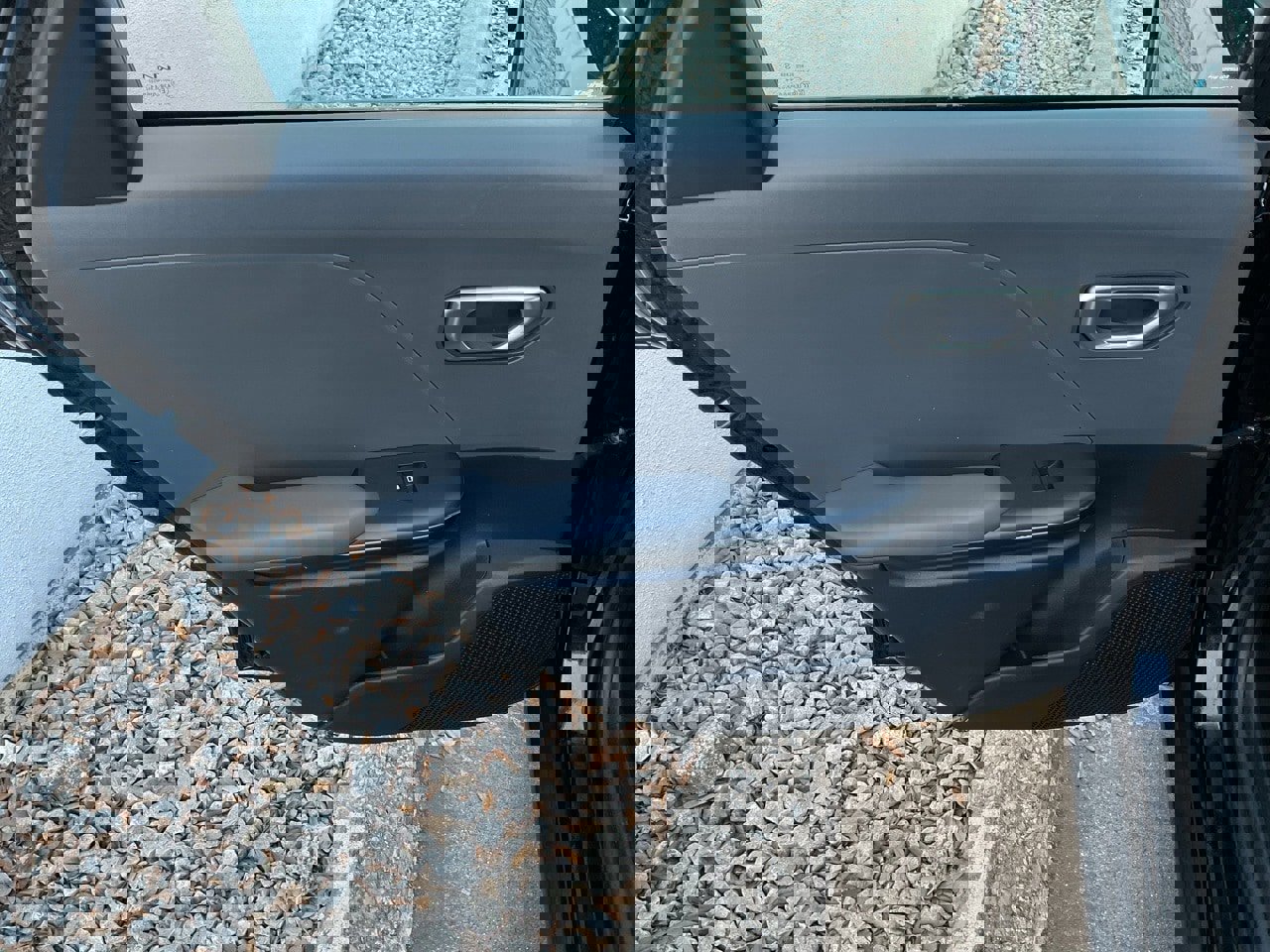 Used 2025 Kia K4 LXS image 17