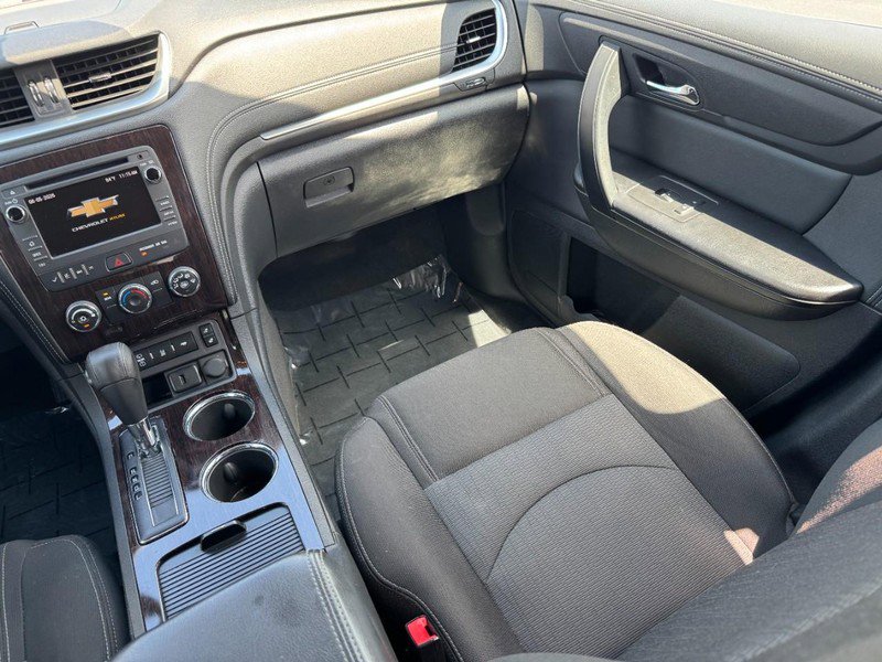 Used 2017 Chevrolet Traverse LT w/ Style and Technology Package FWD image 16