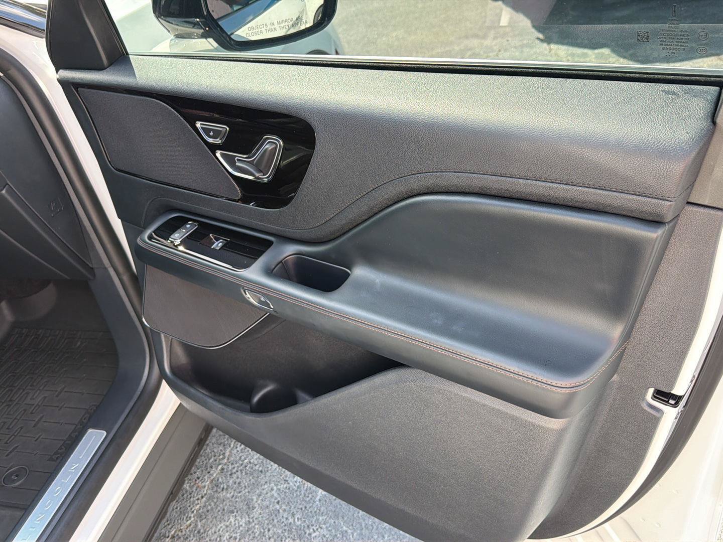 Used 2026 Lincoln Aviator AWD image 16