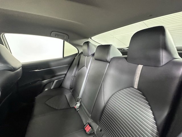 Used 2018 Toyota Camry SE image 16