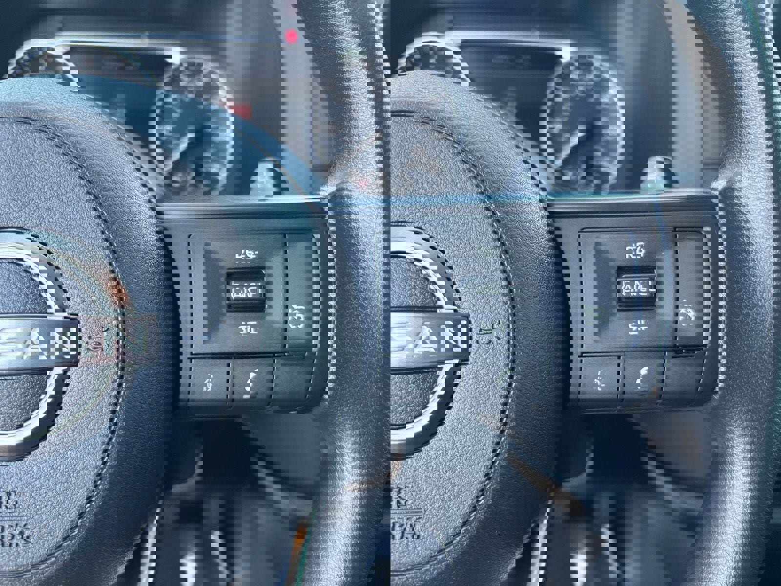 Used 2023 Nissan Pathfinder S image 32