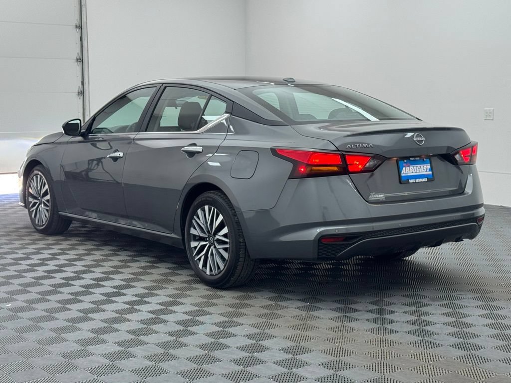 Used 2025 Nissan Altima 2.5 SV FWD image 8