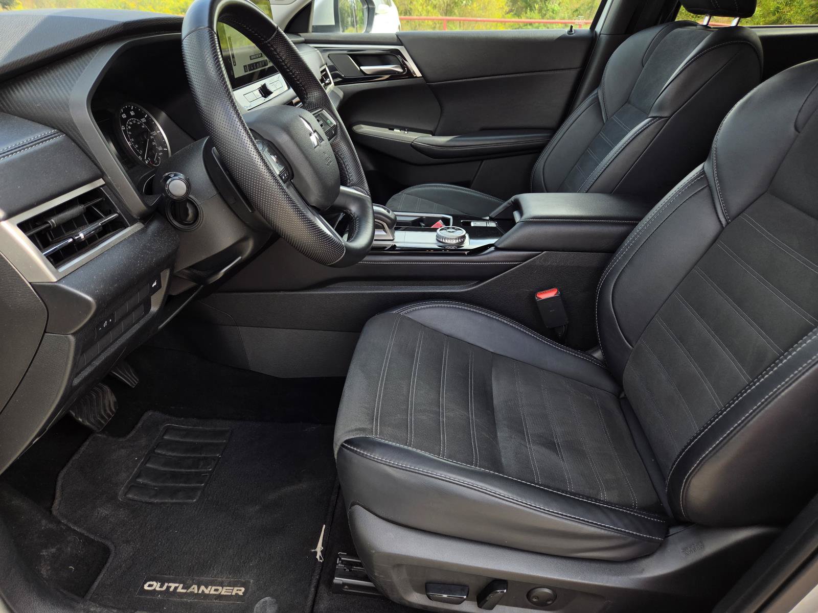 Used 2025 Mitsubishi Outlander SE AWD/4WD image 24