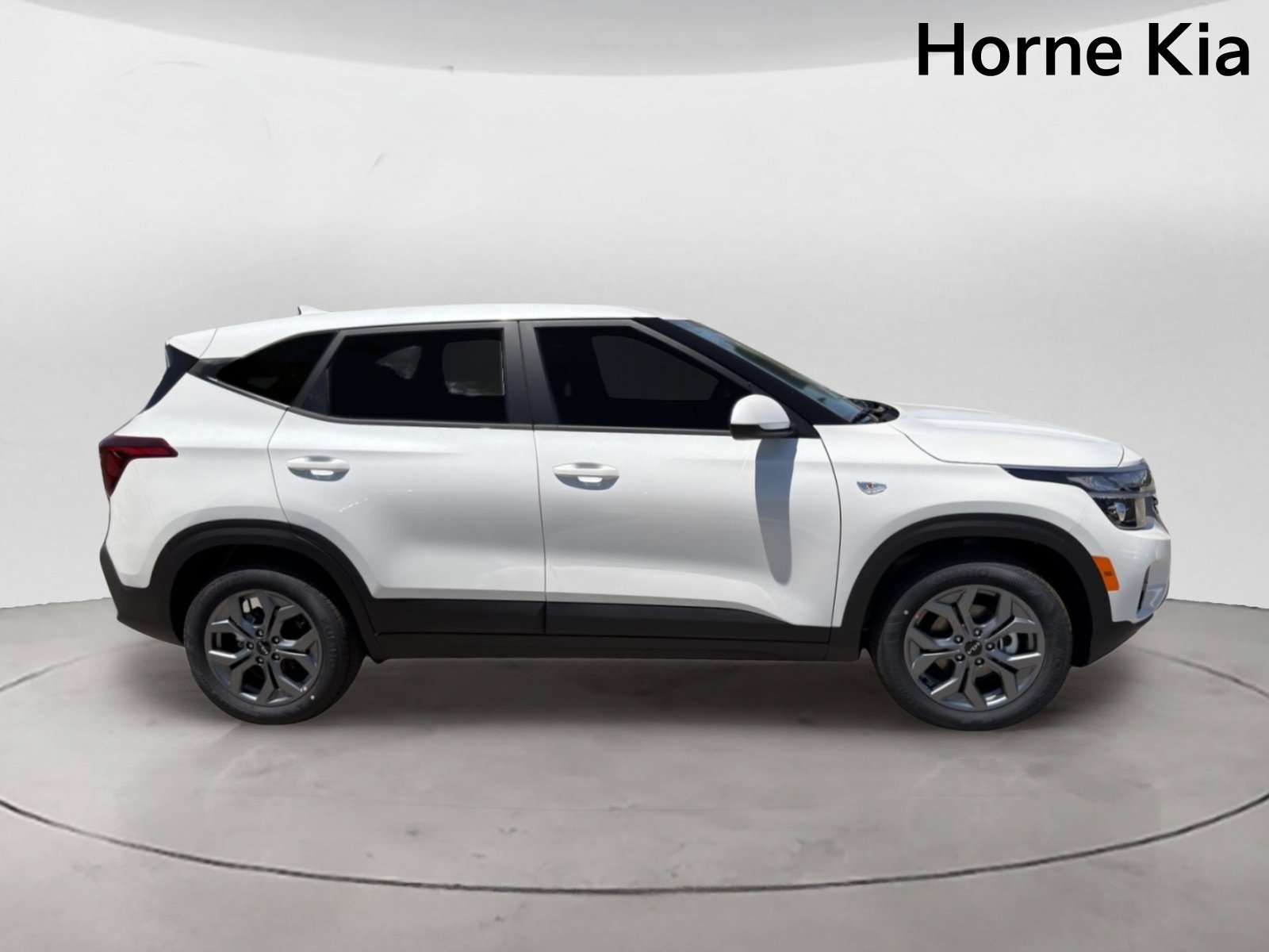 New 2026 Kia Seltos LX FWD image 3