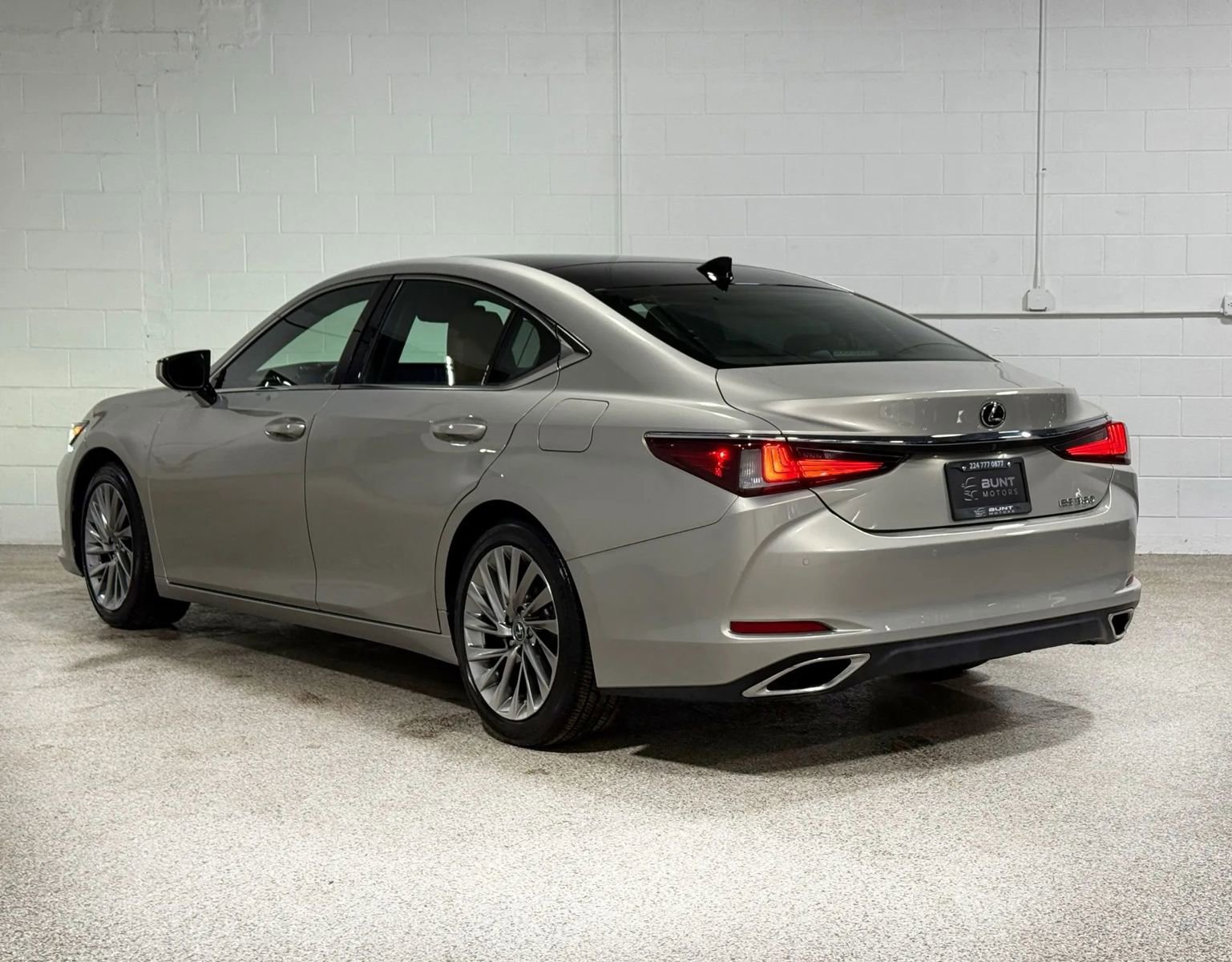 Used 2019 Lexus ES 350 Ultra Luxury w/ Accessory Package image 7