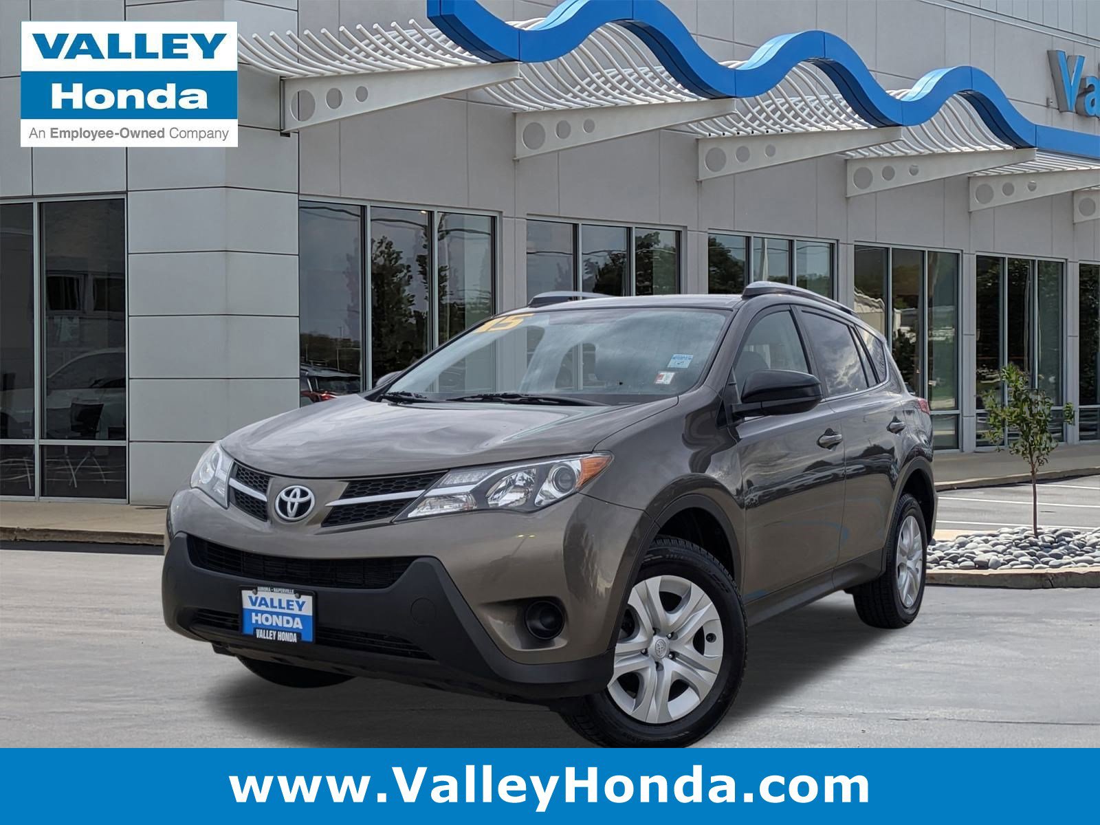 Used 2015 Toyota RAV4 LE video 1