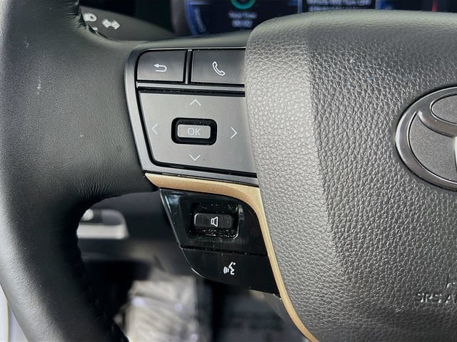 Used 2023 Toyota Crown AWD/4WD image 17