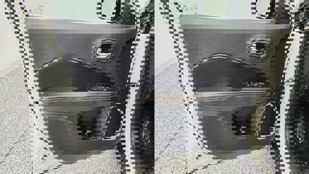 Used 2018 Jeep Compass Latitude w/ Popular Equipment Group image 11