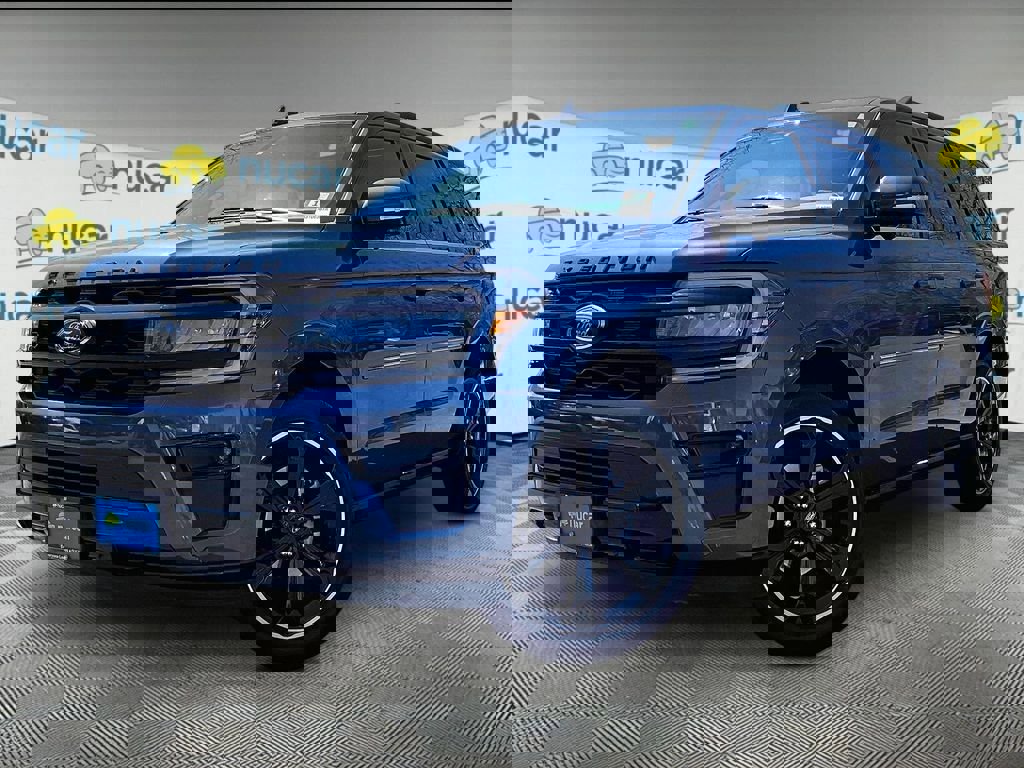 Used 2023 Ford Expedition Limited AWD/4WD image 3