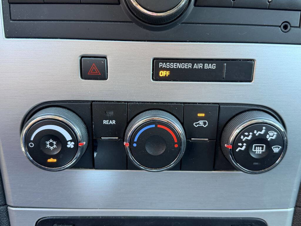 Used 2012 GMC Acadia SLE w/ LPO, 'HIT The Road' Package FWD image 18