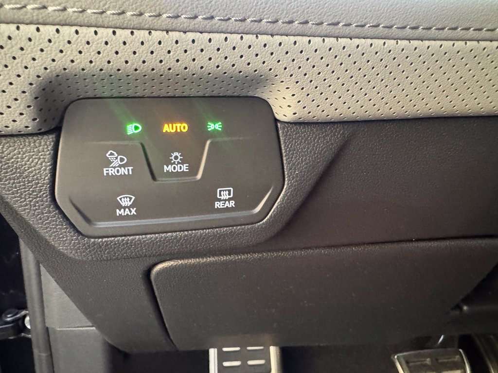 Used 2025 Volkswagen Atlas Peak Edition SE AWD/4WD image 23