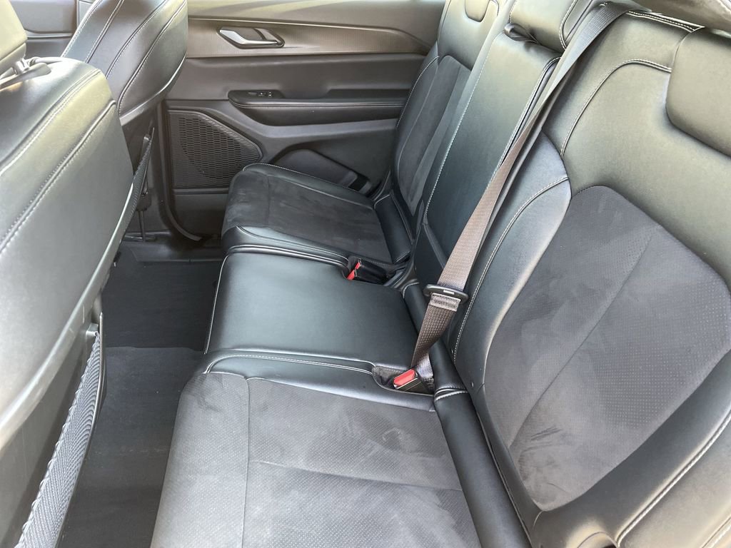 Used 2023 Jeep Grand Cherokee L Laredo image 24