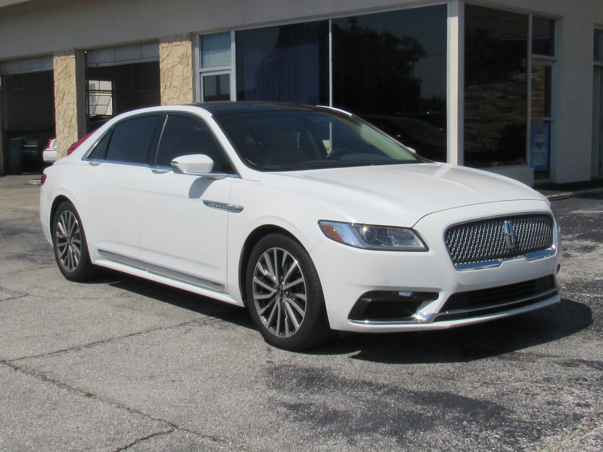 Used 2020 Lincoln Continental w/ Premium Package image 1