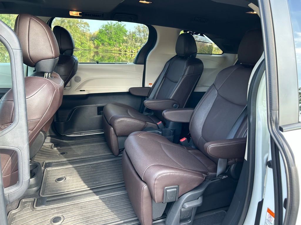Used 2023 Toyota Sienna Platinum image 14
