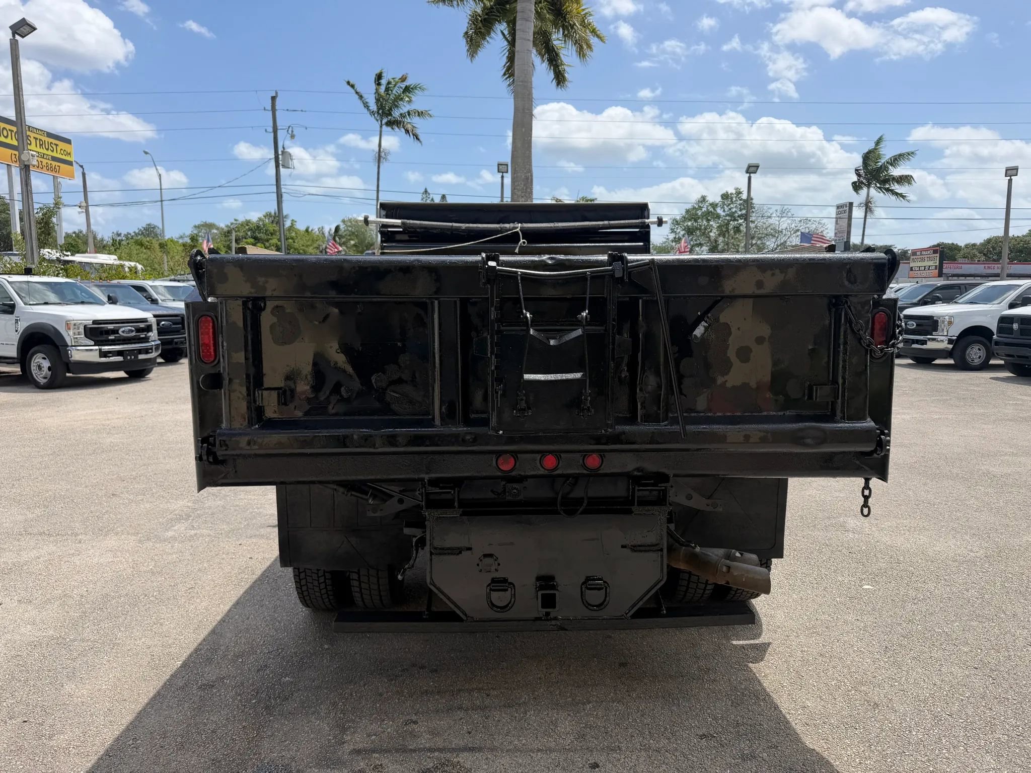 Used 2017 Ford F550 2WD Regular Cab Super Duty image 12