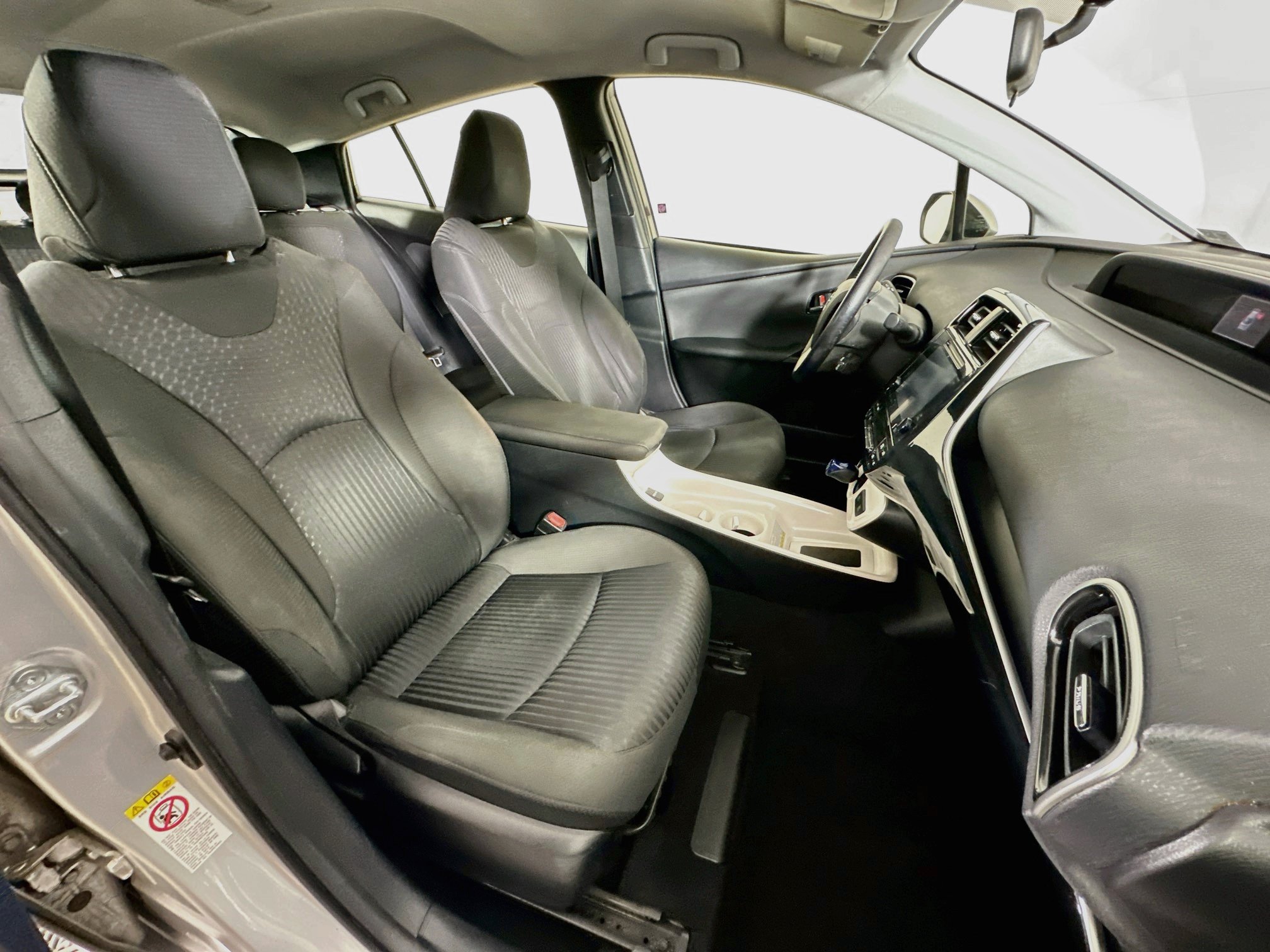 Used 2016 Toyota Prius Three w/ Preferred Accessory Package FWD image 28
