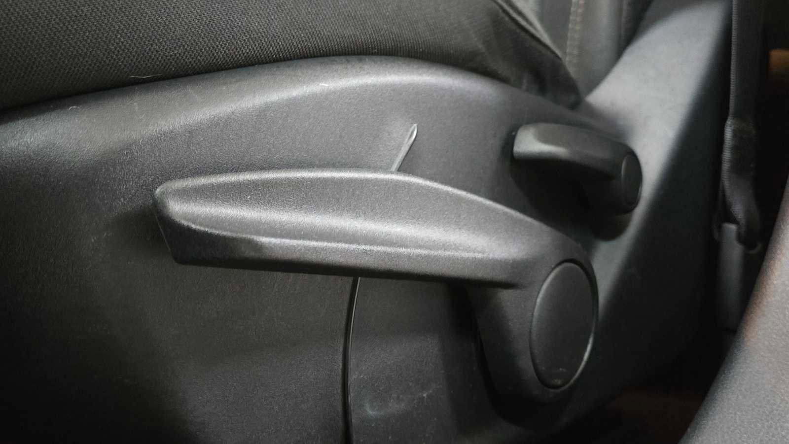 Used 2018 Jeep Compass Sport w/ Tech Group FWD image 25
