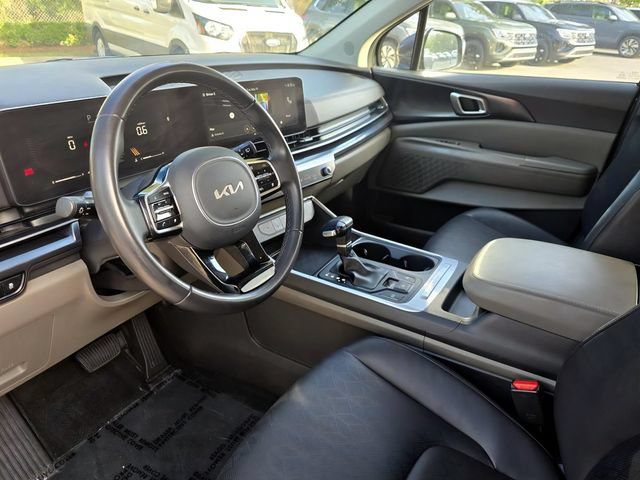 Used 2025 Kia Carnival FWD image 18