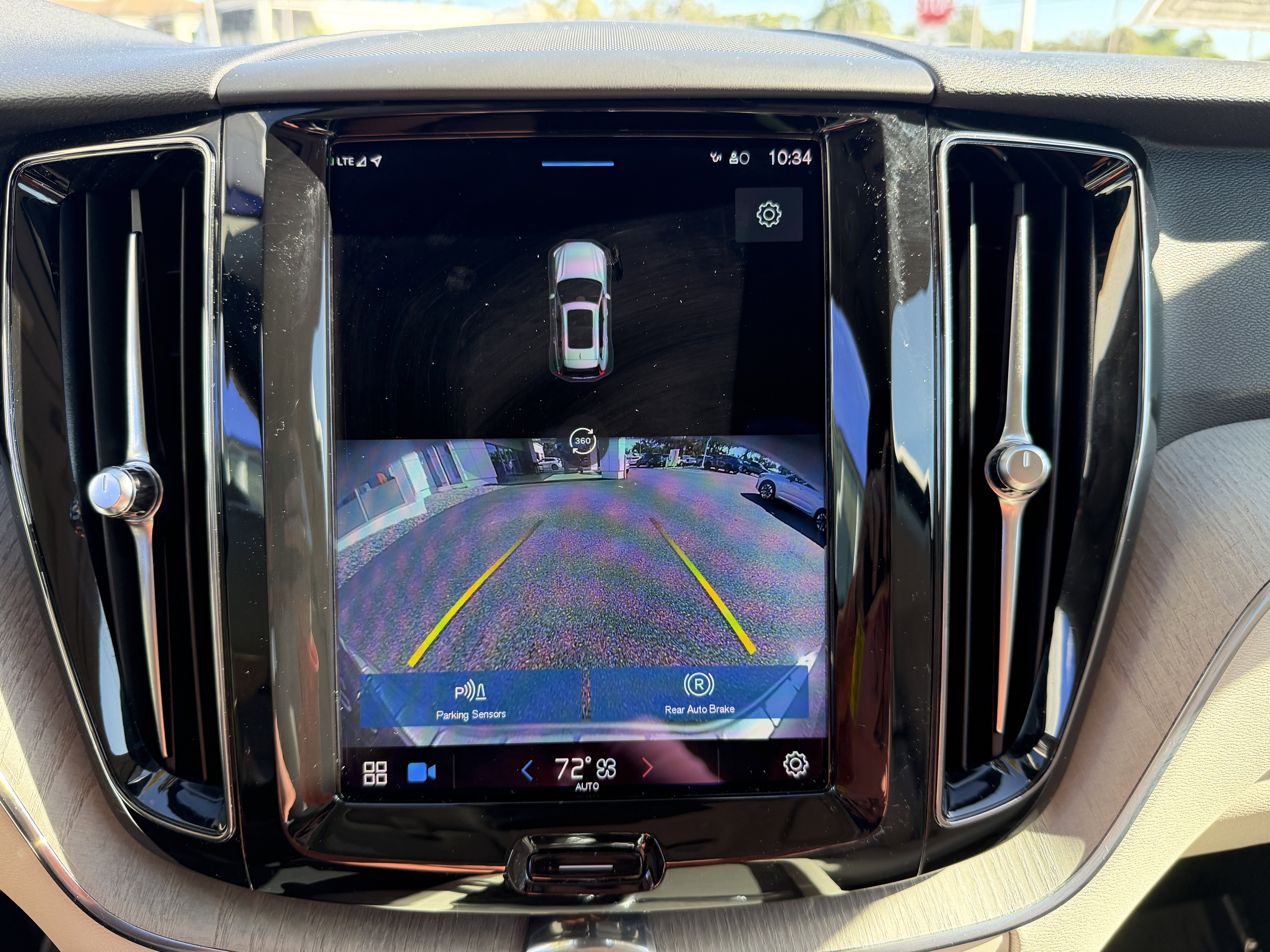 Certified 2023 Volvo XC60 B5 Plus w/ Protection Package Premier image 21