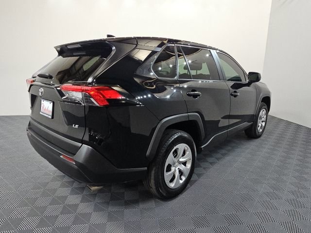Used 2022 Toyota RAV4 LE image 5
