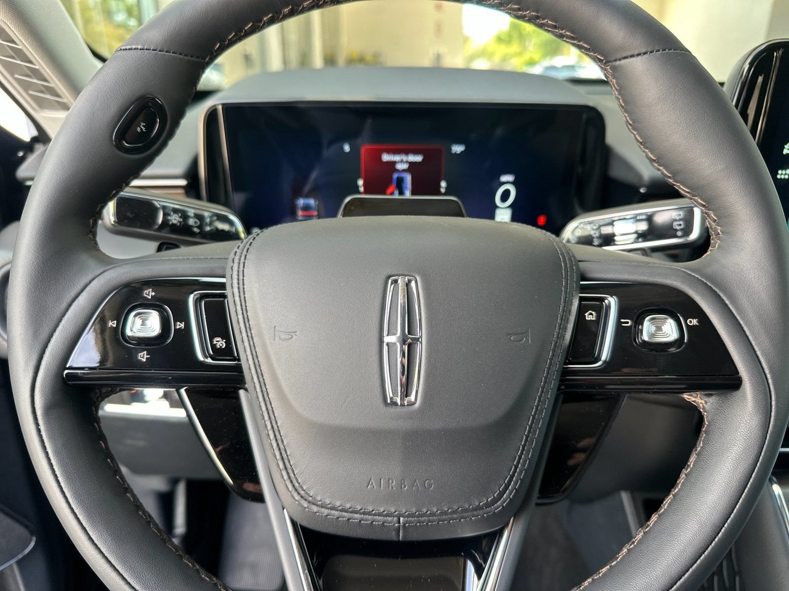 New 2026 Lincoln Aviator Reserve w/ Jet Appearance Package RWD image 24