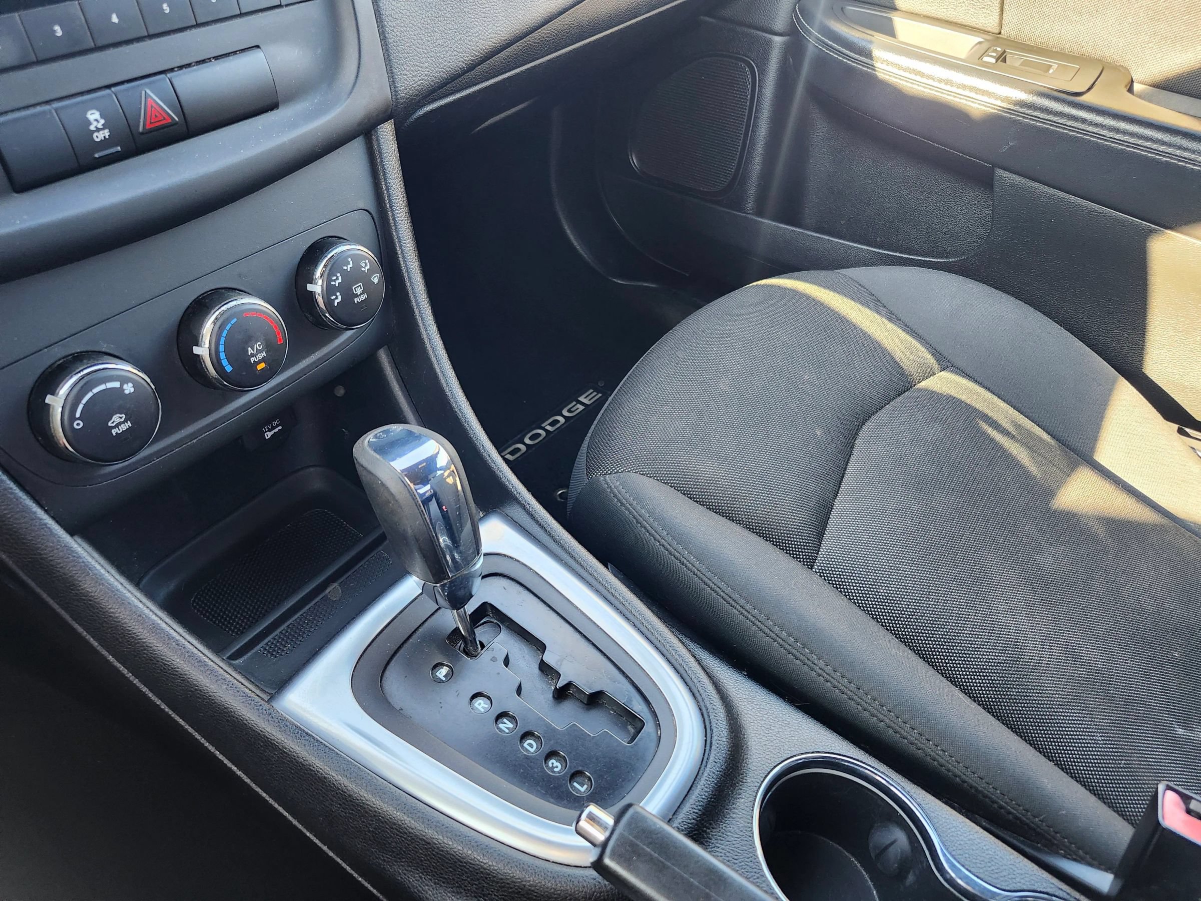 Used 2012 Dodge Avenger SE FWD image 17