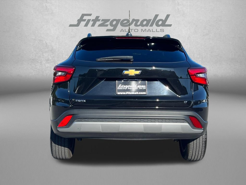 Used 2025 Chevrolet Trax LT FWD image 7