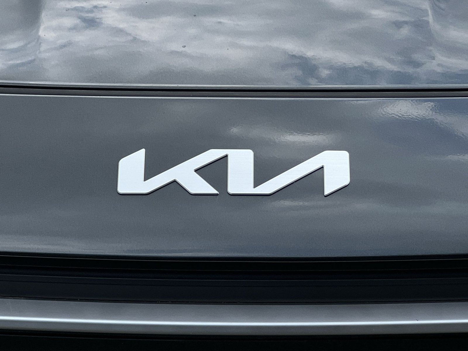 Used 2025 Kia Niro EX w/ EX Cold Weather Package FWD image 12