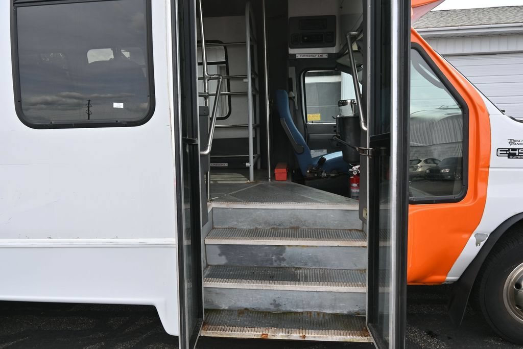 Used 2003 Ford E-450 and Econoline 450 RWD image 17