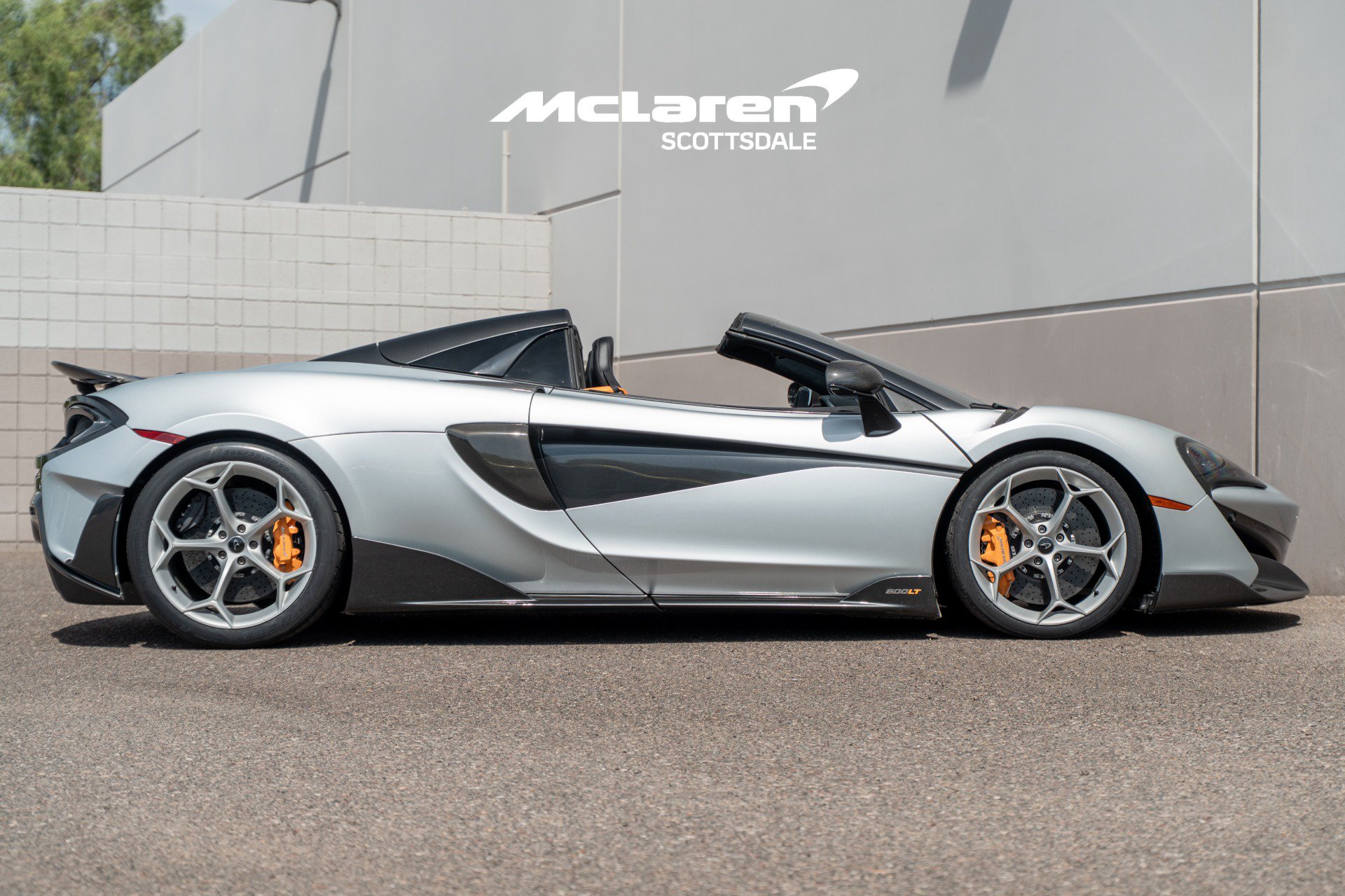 Used 2020 McLaren 600LT Spider RWD image 8
