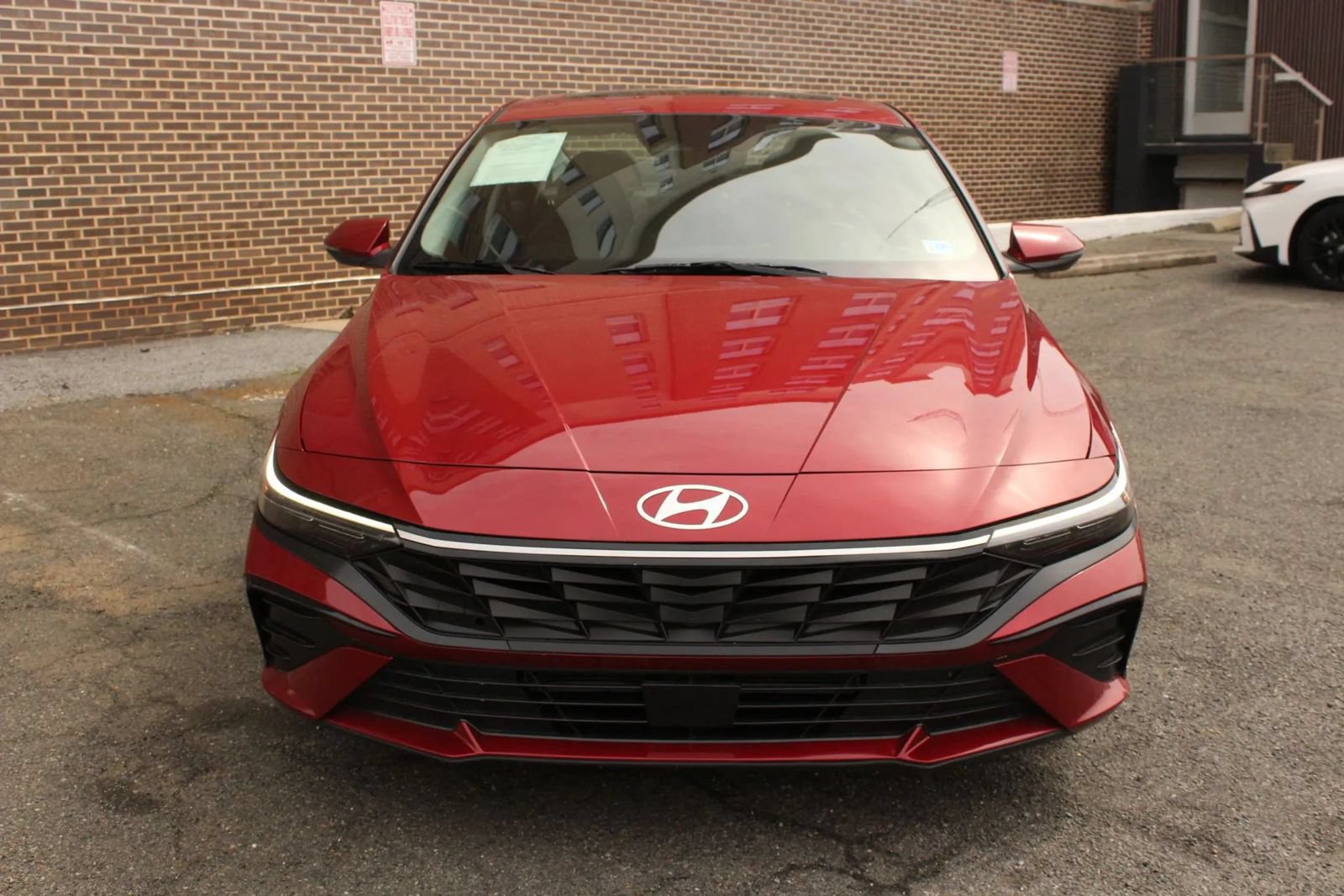 Used 2025 Hyundai Elantra Limited FWD image 3