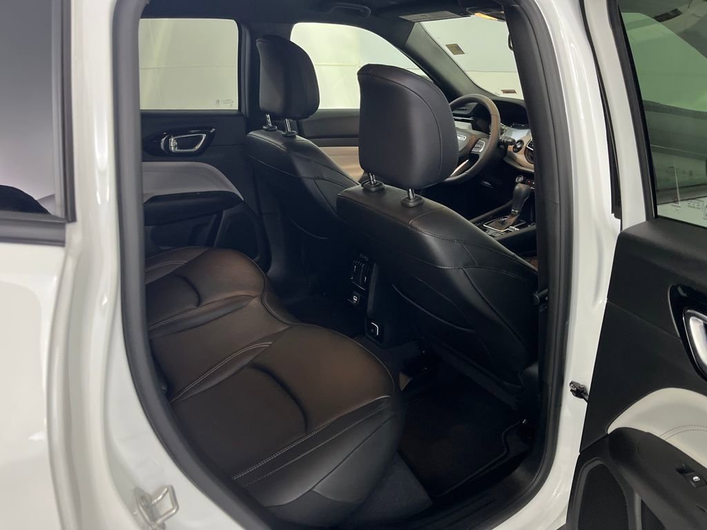 Used 2025 Jeep Compass Limited image 24