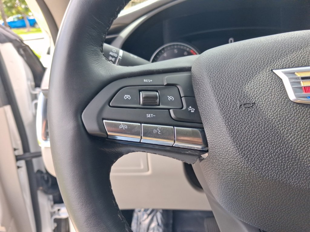 Used 2023 Cadillac XT4 Premium Luxury FWD image 18