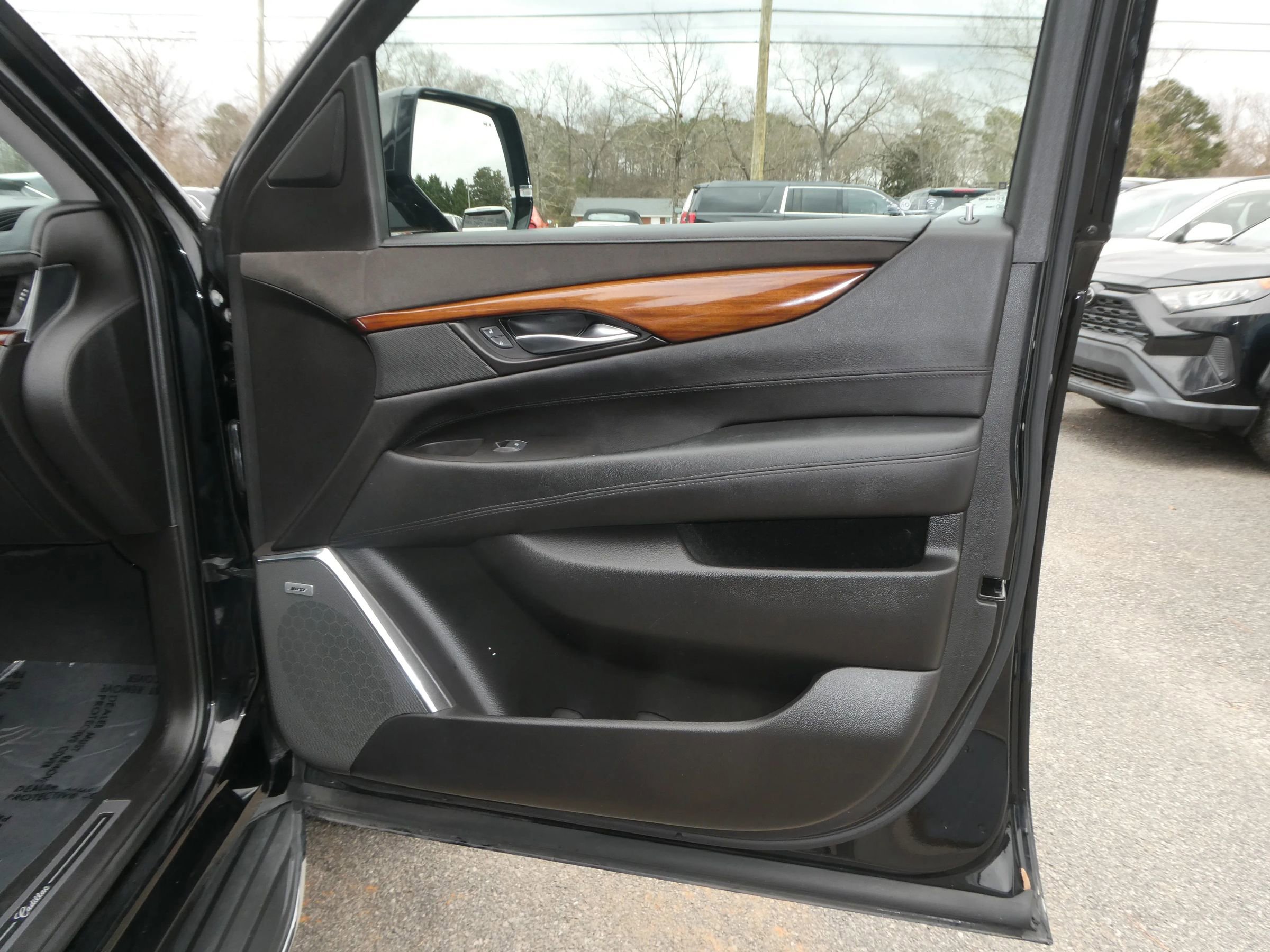 Used 2016 Cadillac Escalade Luxury image 26