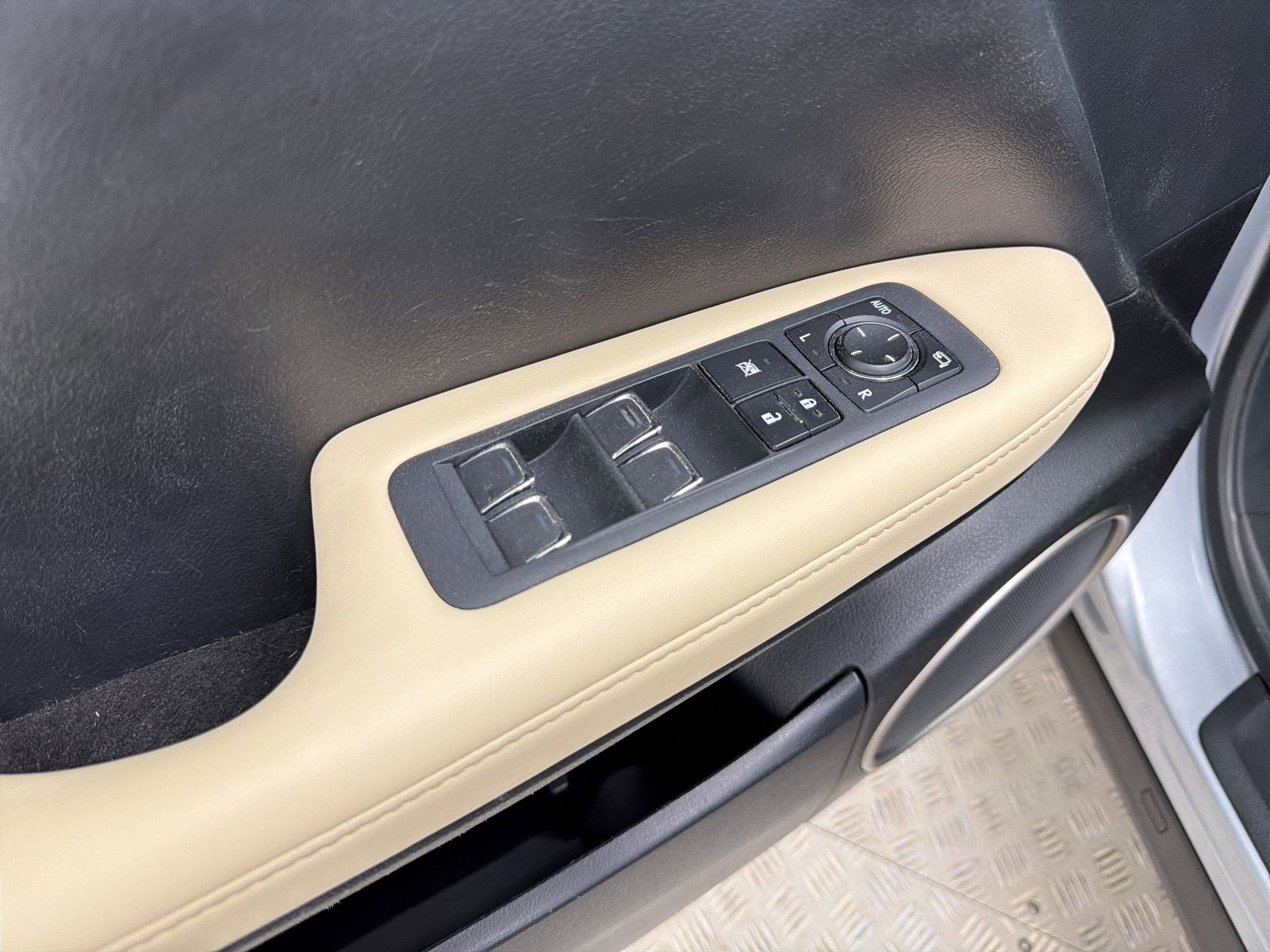 Certified 2022 Lexus RX 350L Premium w/ Premium Package image 13