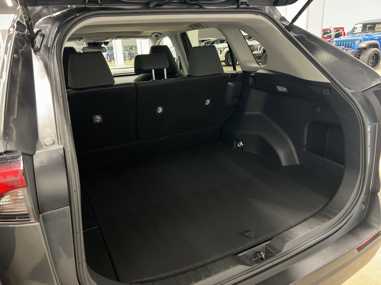 Used 2019 Toyota RAV4 XLE w/ Carpet Mat Package AWD/4WD image 22