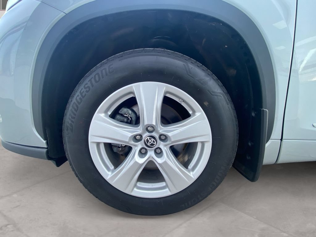 Used 2023 Toyota Highlander LE AWD/4WD image 14