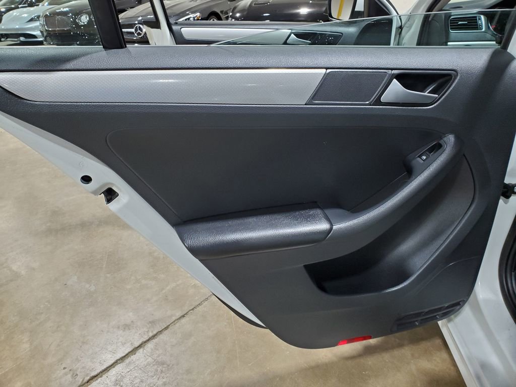 Used 2017 Volkswagen Jetta S image 25